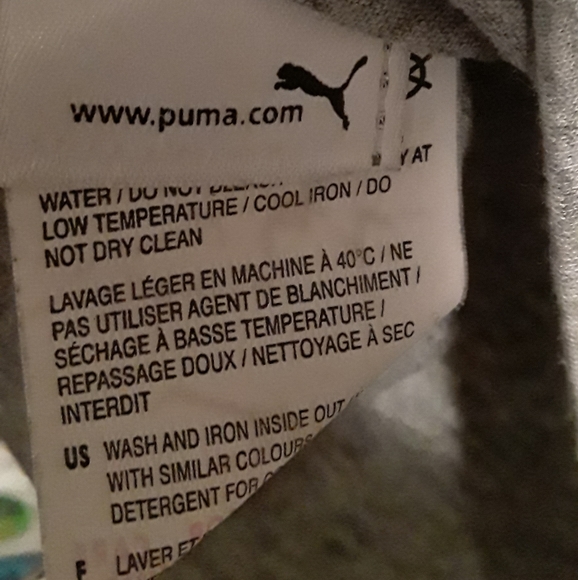 Puma Women's V-Neck Teeshirt - Picture 9 of 11